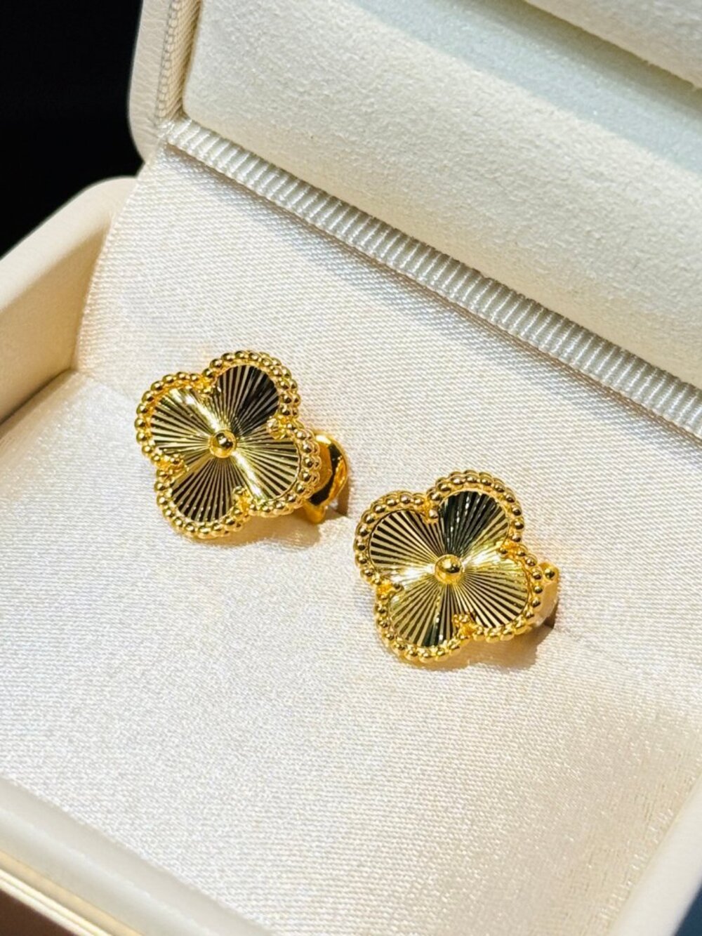 Van Cleef & Arpels earrings